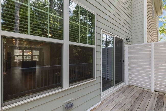 Building Photo - 2888 Macintosh Woods Dr