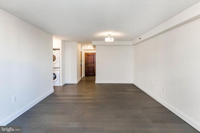 Building Photo - 4801 Fairmont Ave