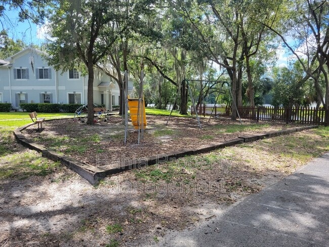 Building Photo - 7326 E Bank Dr