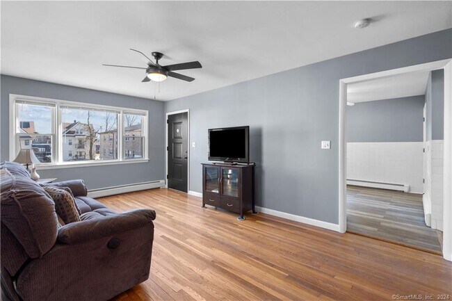 Building Photo - 667 Park St