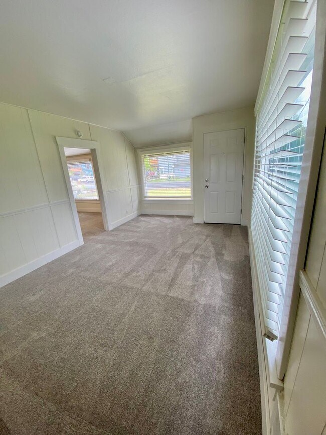 Building Photo - D&B Homes
