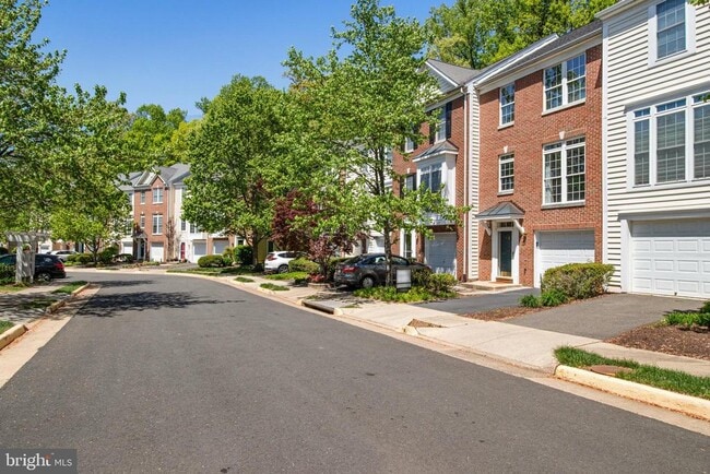 Building Photo - 4037 Fairfax Center Hunt Trail