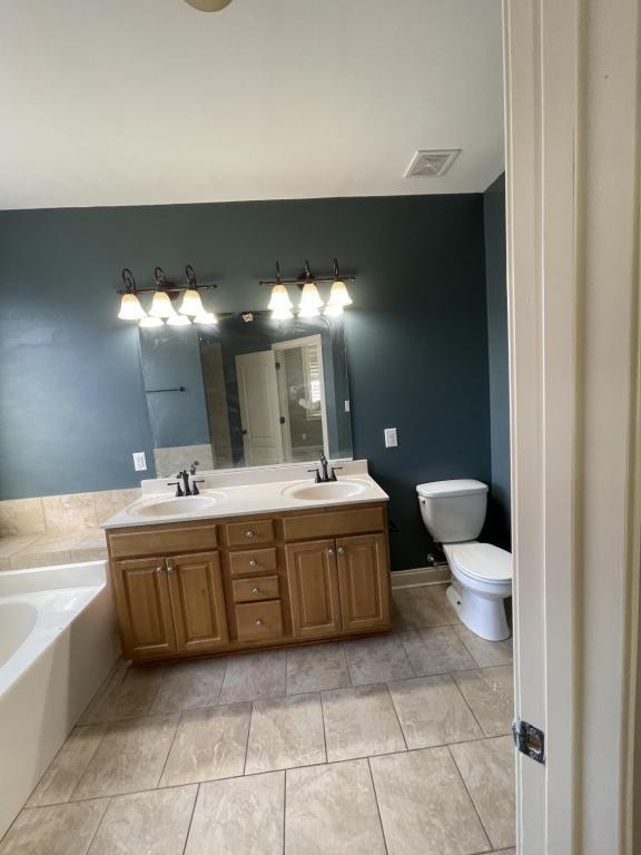 Building Photo - 1570 Gray Hill Ct