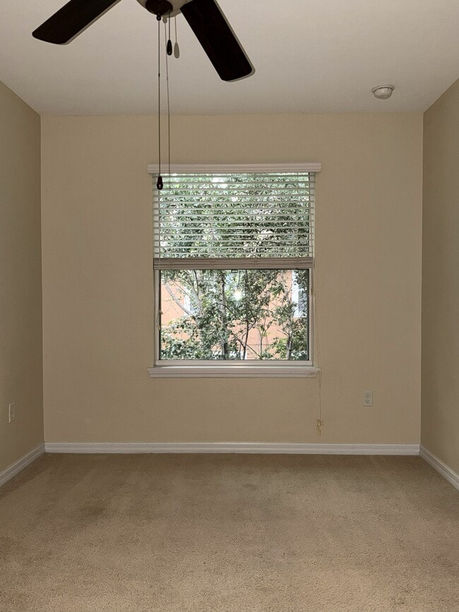 Building Photo - 4910 Fiorazante Ave