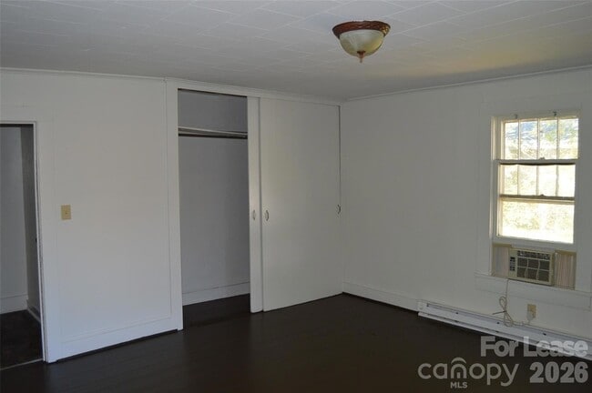 Building Photo - 245 N Main St