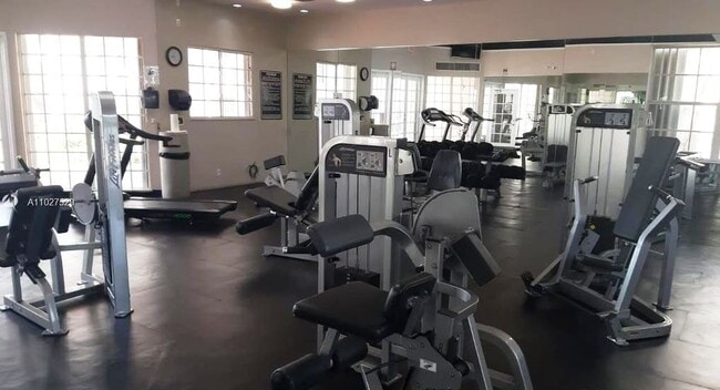 Building Photo - 2820 N Oakland Forest Dr