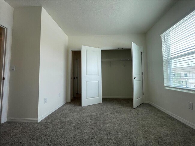 Building Photo - 11127 Crescent Deer Dr