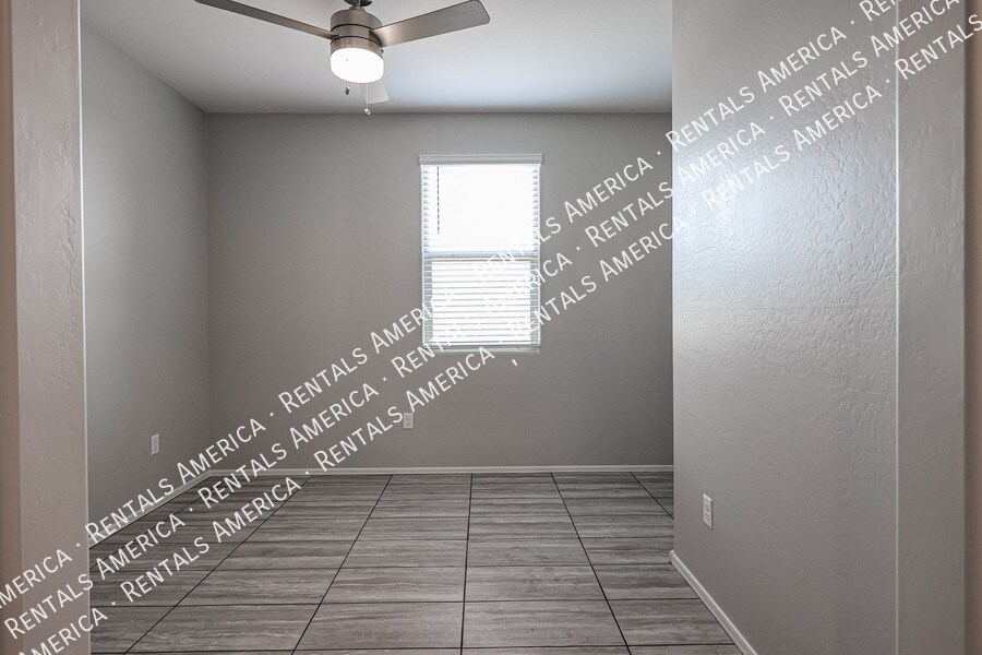 Building Photo - 1548 E Chaparral Pl