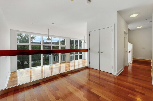 Building Photo - 22 Vela Way