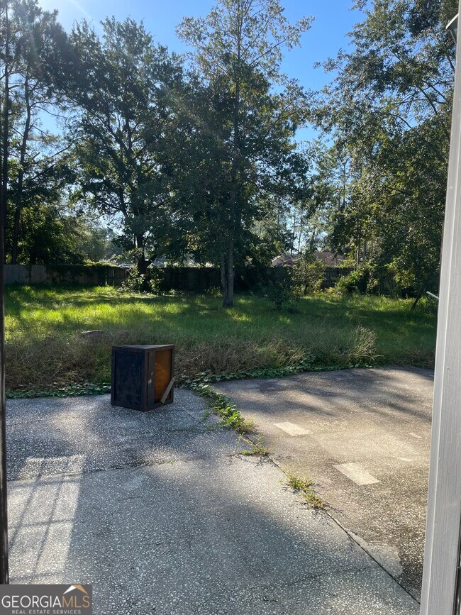 Building Photo - 108 Acorn Ct
