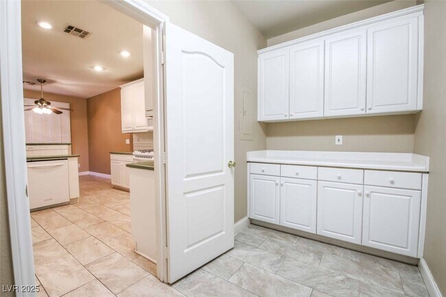 Building Photo - 9120 Ripple Ridge Ave