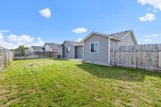 Building Photo - 4 Bedrooms Plus Bonus Room _ Dog Friendly!!