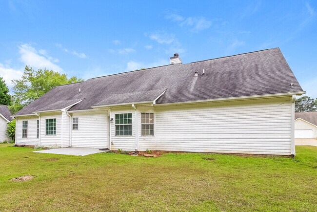 Building Photo - 25 Woodland Dr