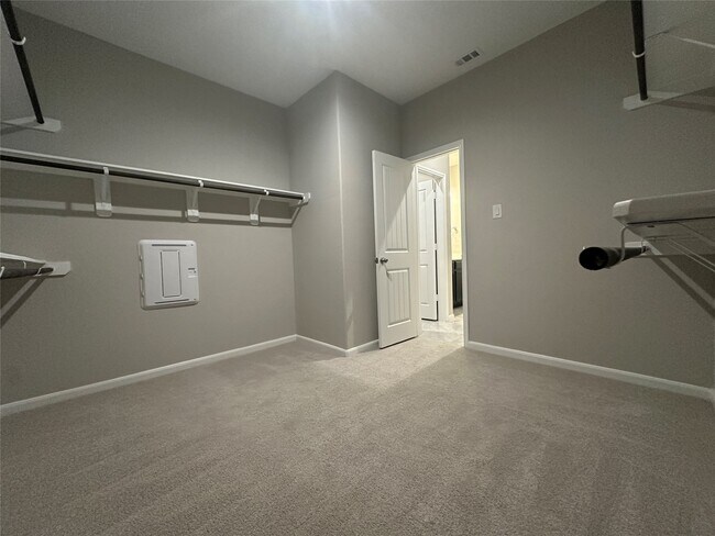 Building Photo - 6329 Clearwater Dr