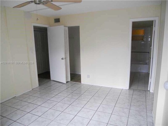 Building Photo - 119 Royal Pk Dr