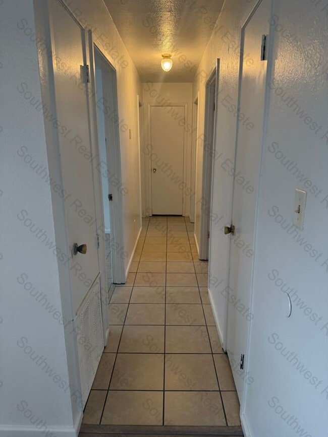 Building Photo - Cute 3 bedroom 1 bath home.