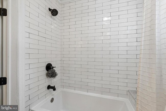 Building Photo - 1555 E Palmer St