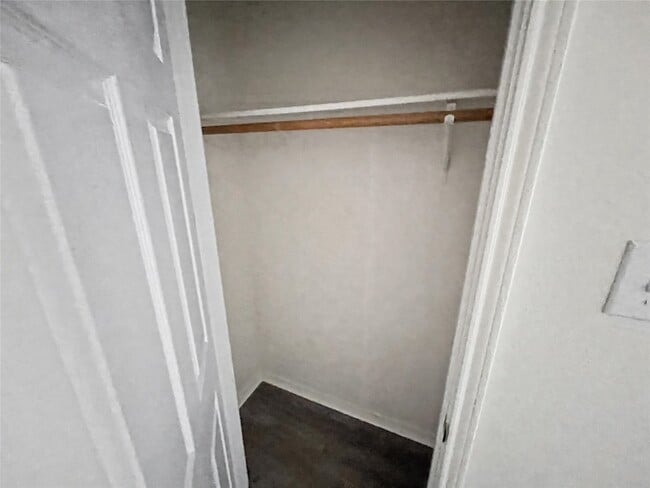 Building Photo - 611 Mariposa Dr