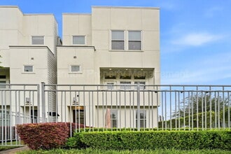 Building Photo - 3131 Leeland St