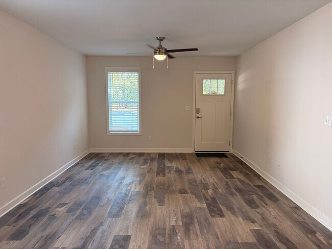 Building Photo - 126 Carr Ln