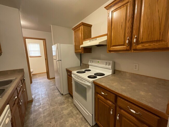 Building Photo - Nice 2BR/1BA in Joplin near MSSU campus! (upstairs unit with Balcony! ) HUD APPROVED!!