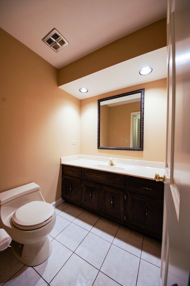 Building Photo - 3619 Bernay Dr