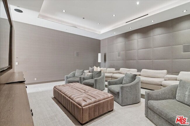 Building Photo - 1232 Sunset Plaza Dr