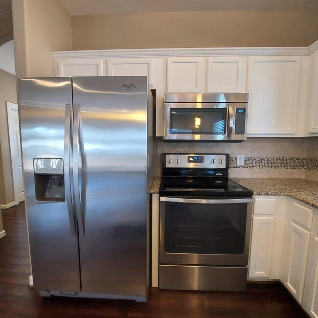 Building Photo - 300 Knights Row