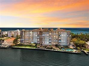 Building Photo - 1150 Hillsboro Mile