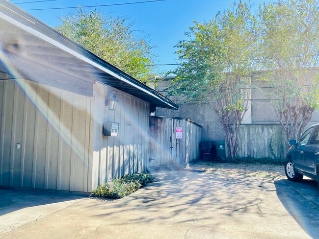 Building Photo - 4733 Merwin St