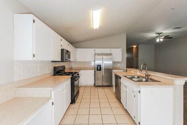 Building Photo - 1107 Crimson Clover Ln