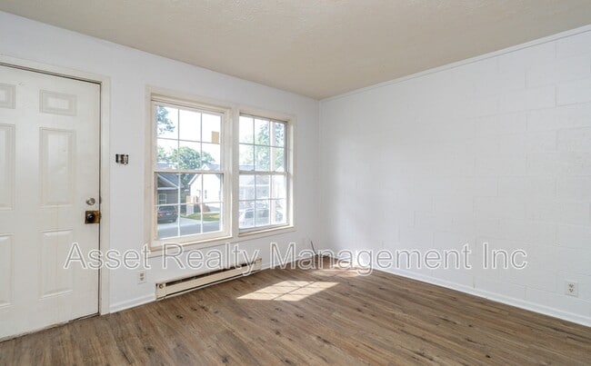 Building Photo - 2329 Dodson Ave