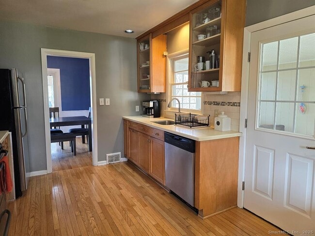 Building Photo - 856 Shagbark Dr