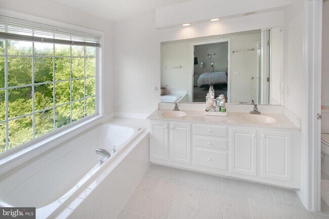 Building Photo - 45792 Shagbark Terrace