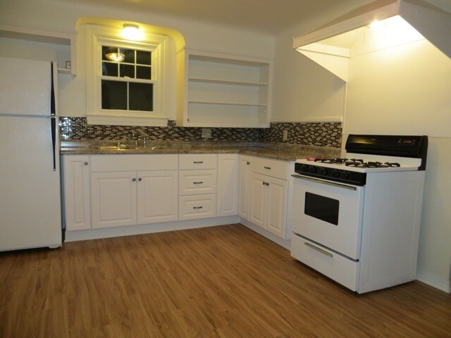 Kitchen - 741 Newman Ave