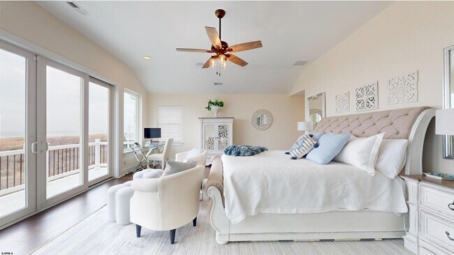 Building Photo - 404 21st St S