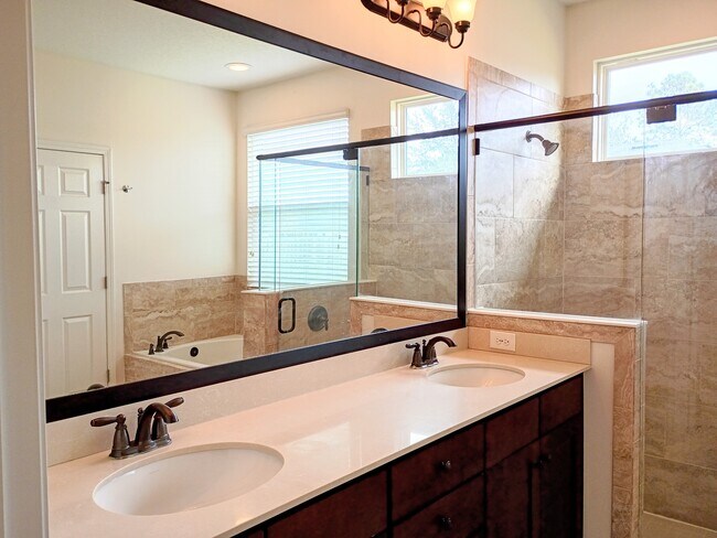 Building Photo - 112 Goldenrod Lake Dr