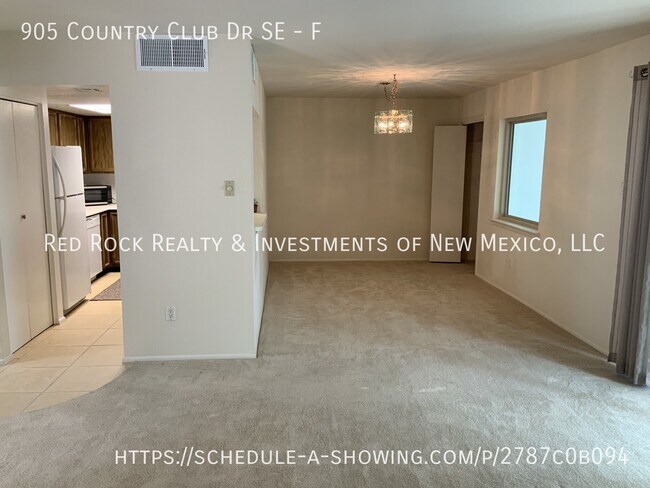 Building Photo - 905 Country Club Dr SE
