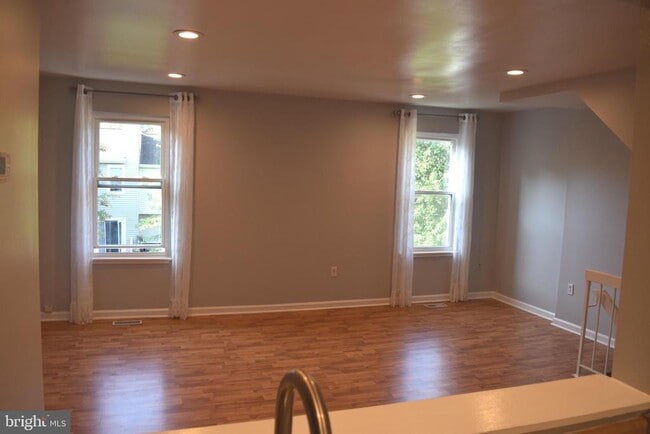 Building Photo - 12 Swiss Ct