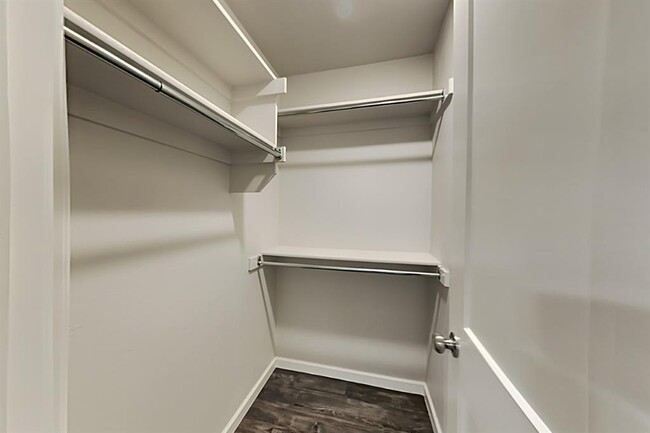 Building Photo - 443 Summit Ridge Dr