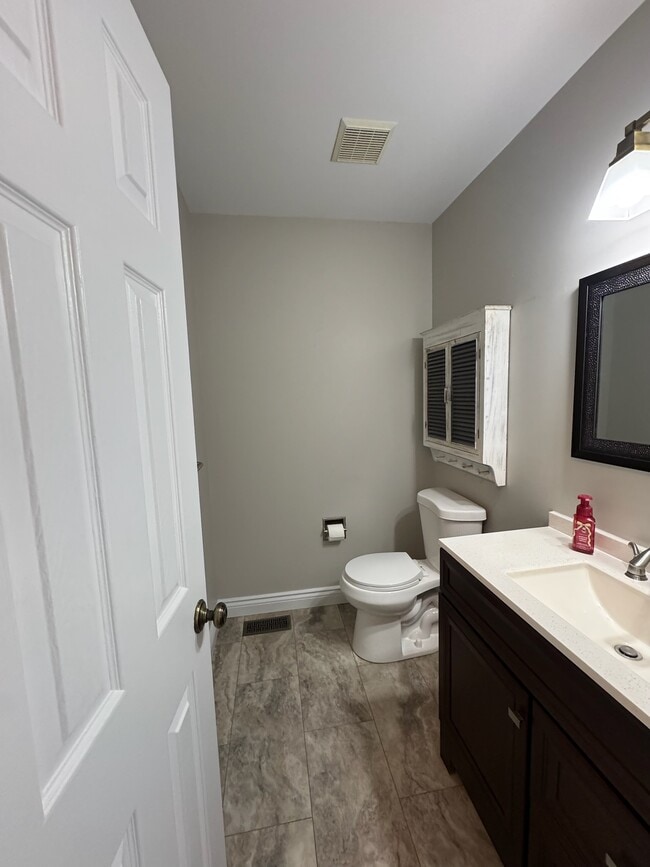 Building Photo - 8811 Woodridge Dr