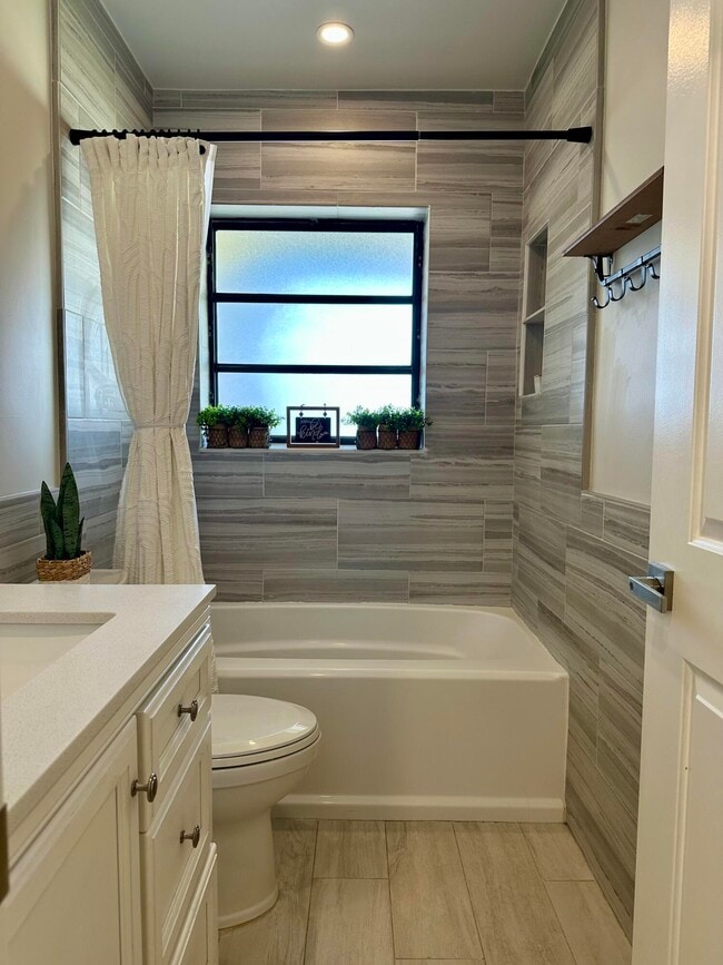 Building Photo - 22670 Vistawood Way