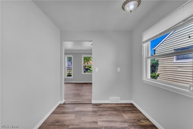 Building Photo - 18304 Garden Blvd