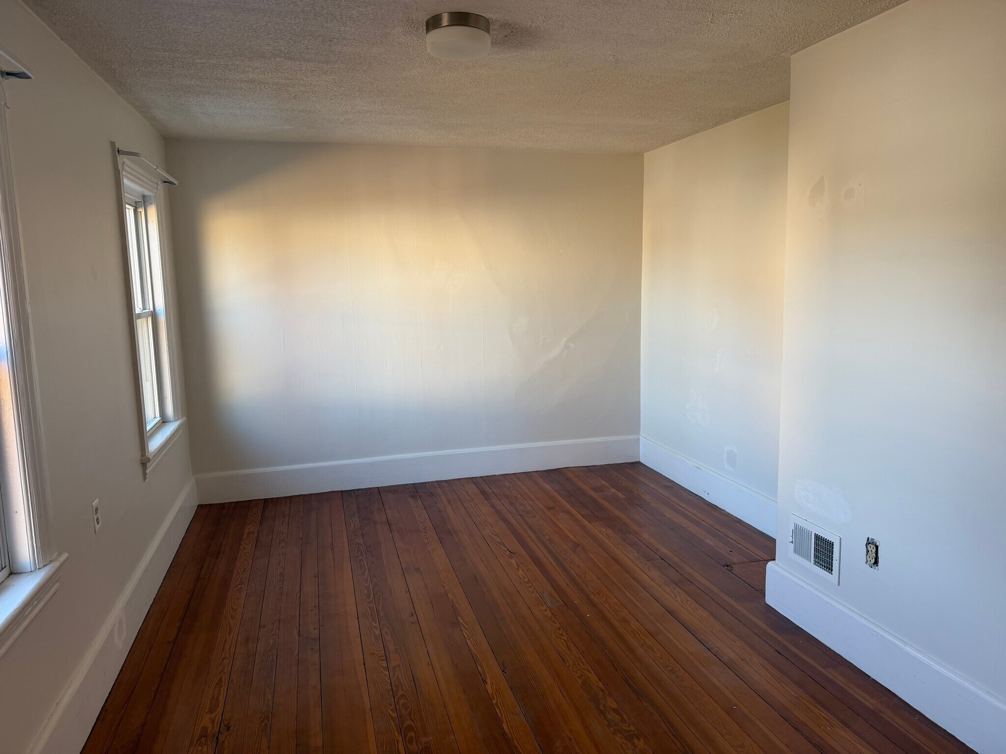 Building Photo - 15 Parsons St