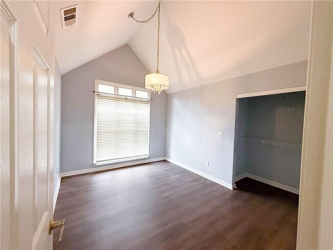 Building Photo - 1095 Whitehead Rd