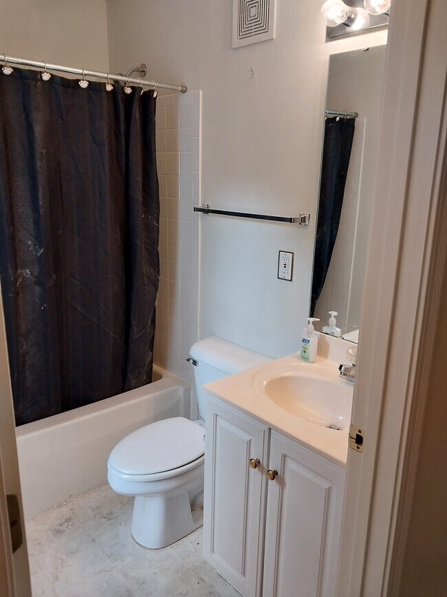 Building Photo - 3912 Vineyard Green Dr