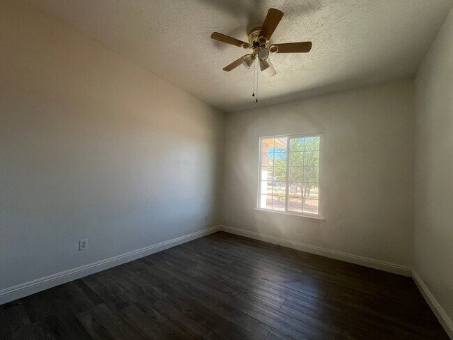 Building Photo - 3 bed 2 bth in Apple Valley. Apply today!