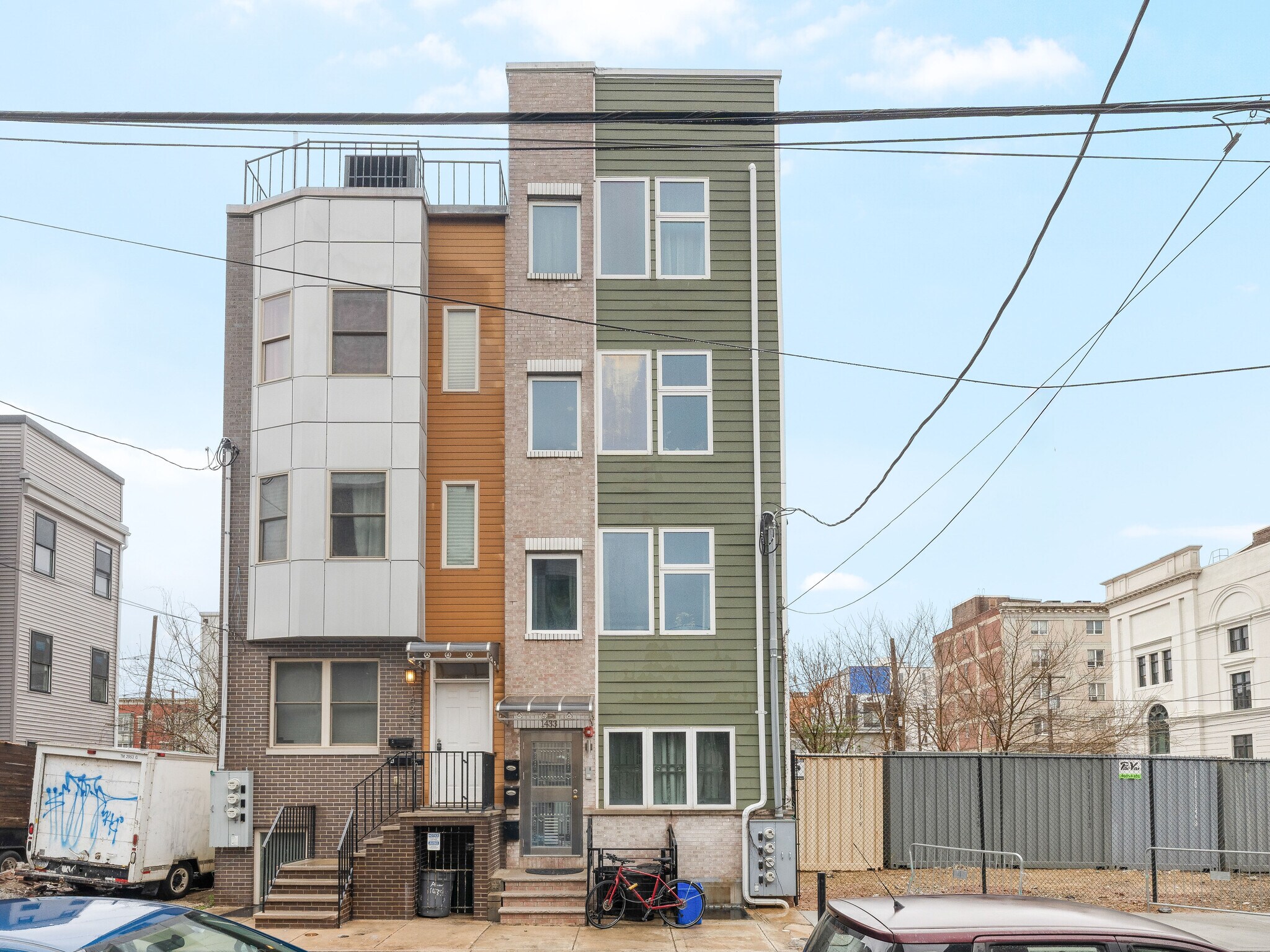 Building Photo - 1433 Ogden St