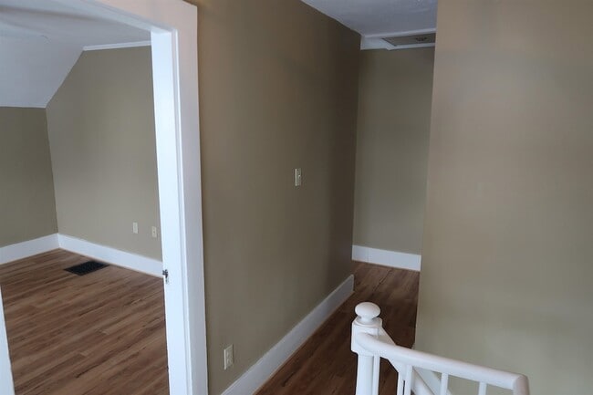 Building Photo - 5 Green St