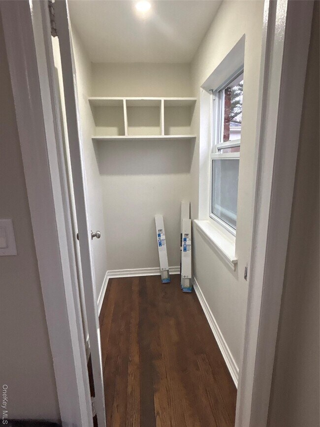 Building Photo - 37 Spruce St